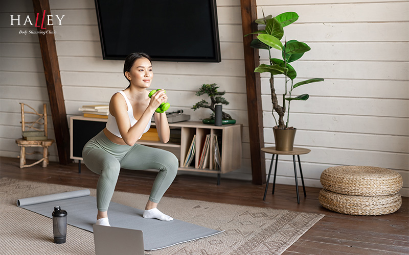 Halley Body Slimming Clinic | How to Lose Thigh Fat: From Lifestyle Changes to Non-Surgical Fat Reduction A woman performing squats to lose thigh fat.